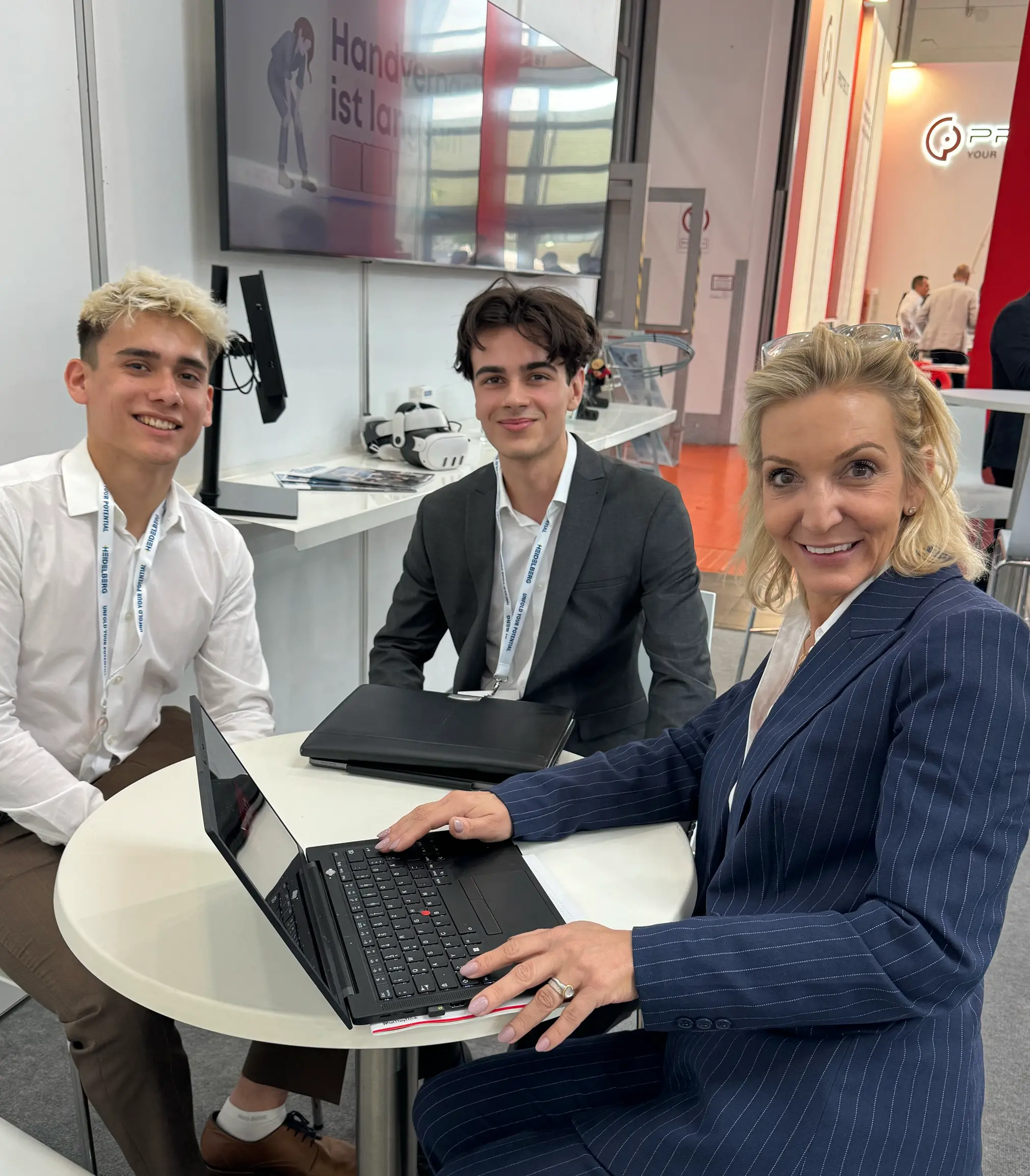 drupa2024-photo-gallery-natascha-with-studentes-03